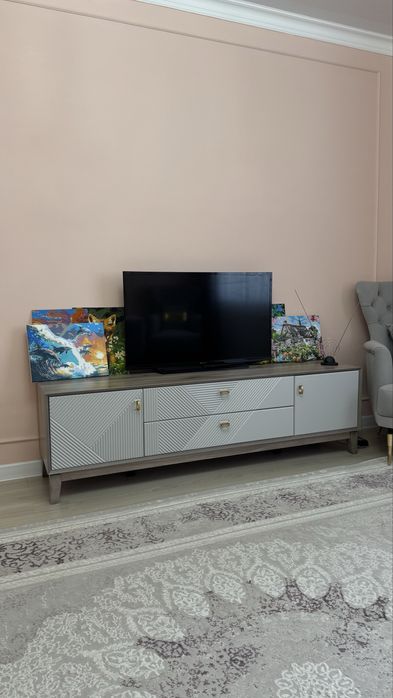 Продам тумбу под телевизор