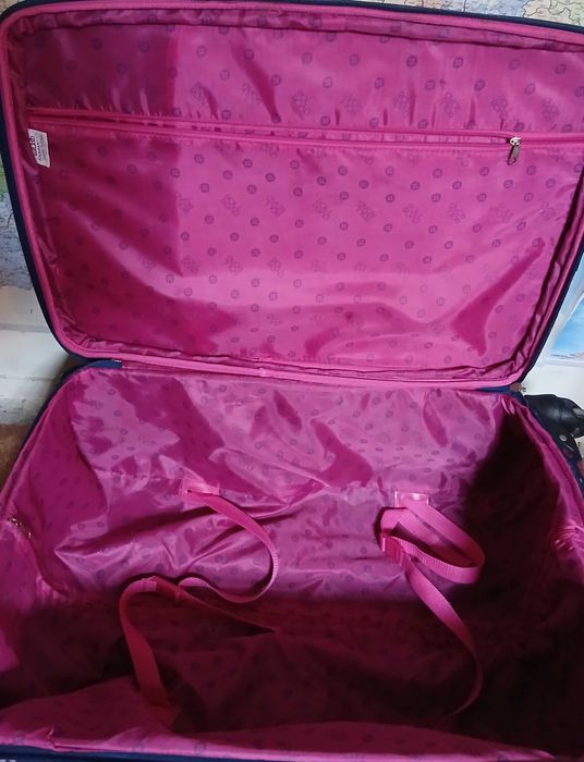 Куфар голям с дръжка на колела