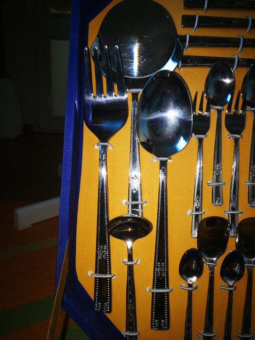 Комплект прибори за хранене