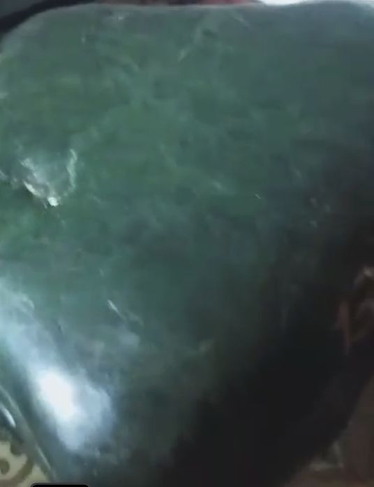 Продам нефрит с документами