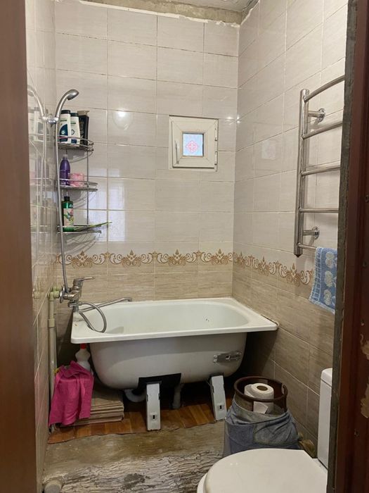 Продам 1 - комн. квартиру с обстановкой.