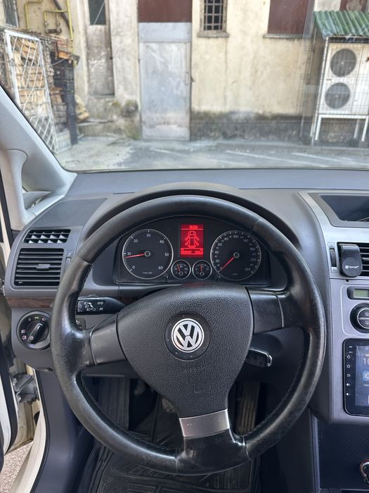 VOLKSWAGEN Touran 2010 — imagine 5