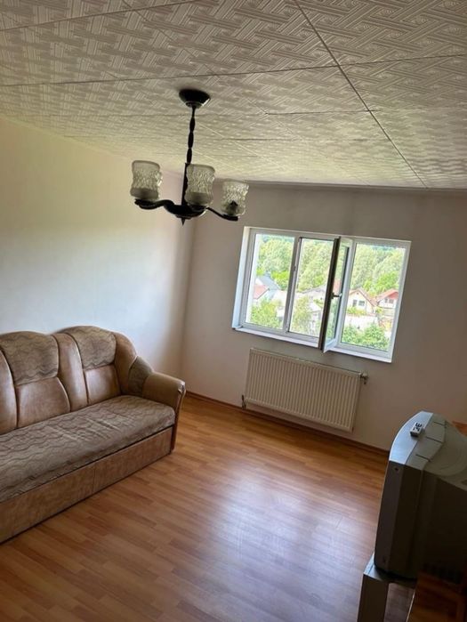 Închiriez apartament 3 camere