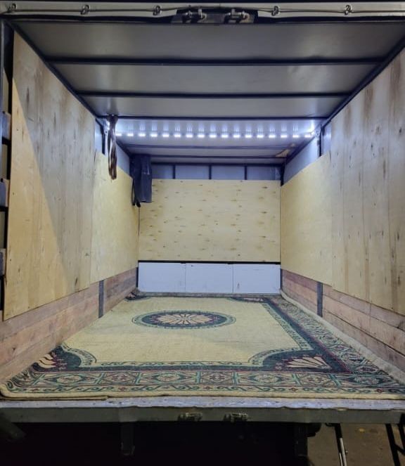 Газель и грузчик