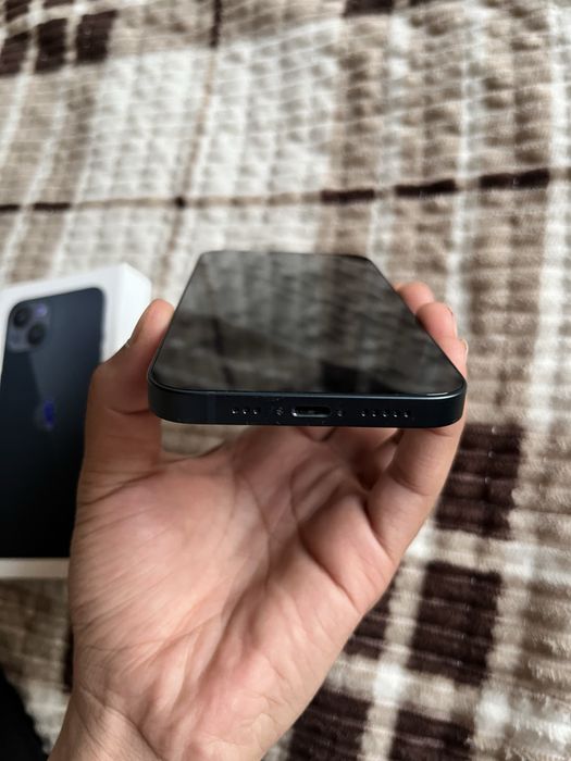 Продам Айфон 13