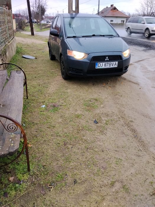 Mitsubishi colt 1.3 benzina  2009