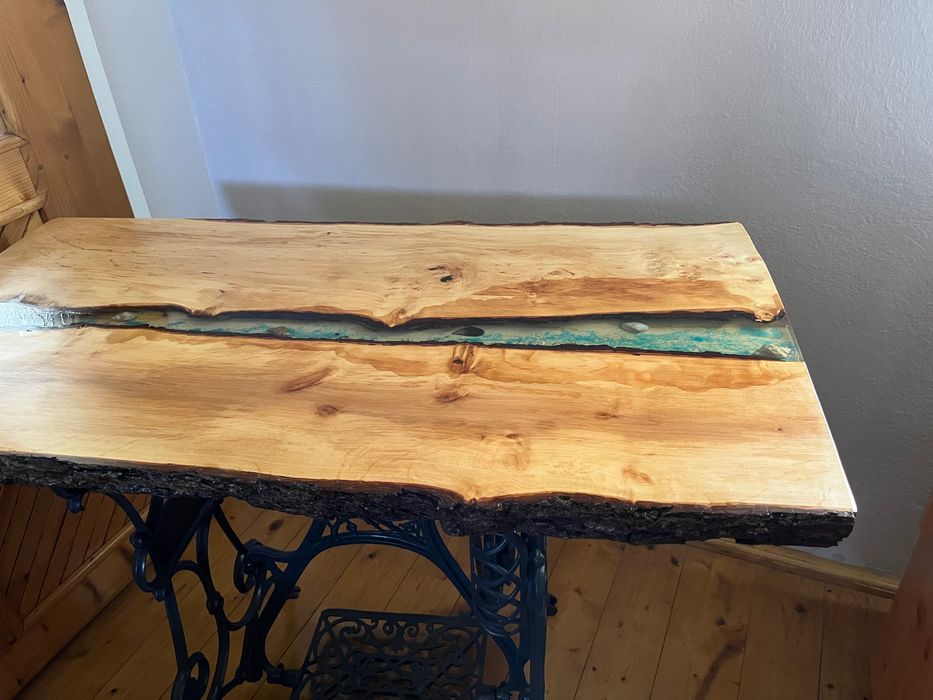 Masă cu picioare din fontă