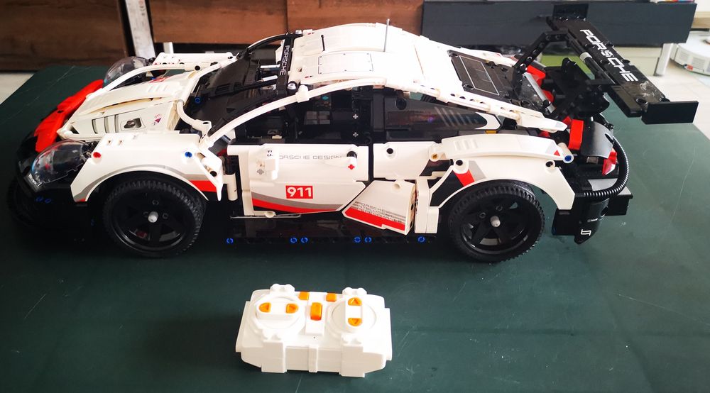 Уникален конструктор Порше 911 RSR със задвижване