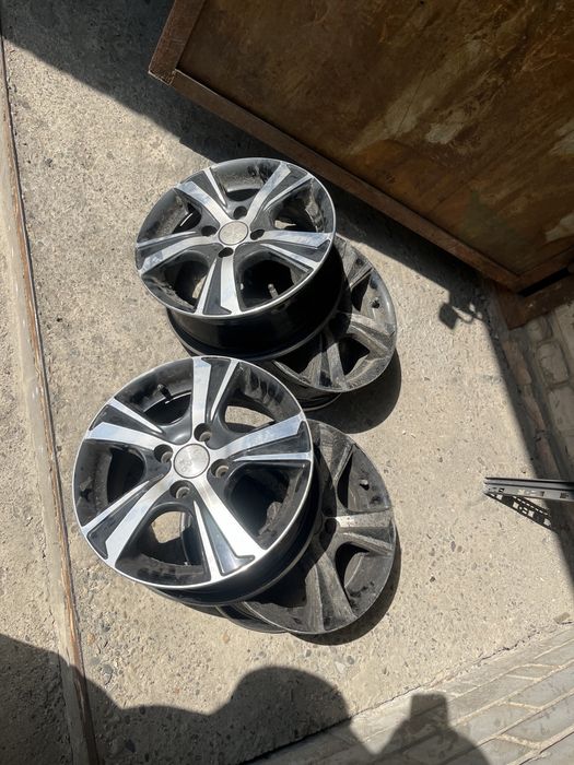 Продам литые диски р14