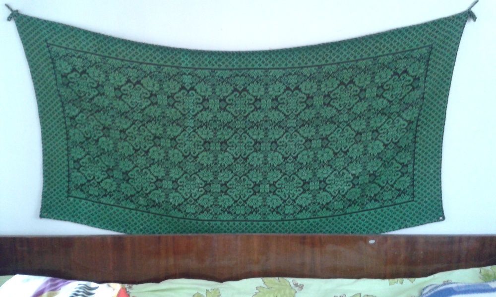 Продавам автентично, битово каре - тъкан кувьор за стена