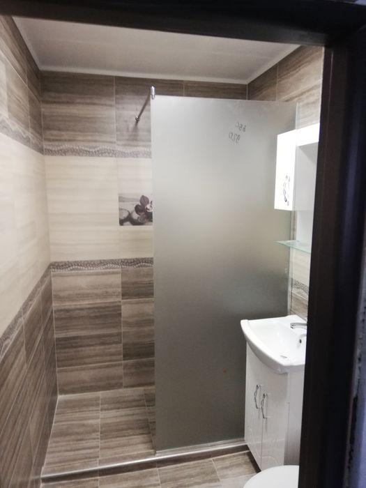 Продажба на паравани за баня и стъклени врати