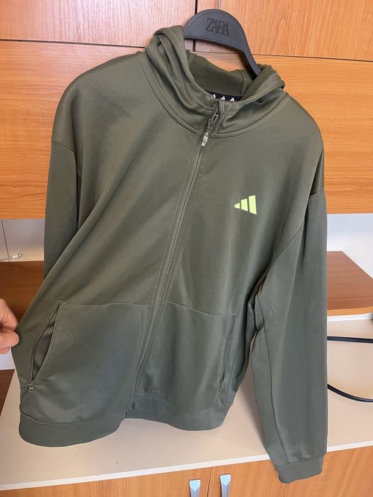 Суитчери - Adidas , Hugo . Нови и използвани .