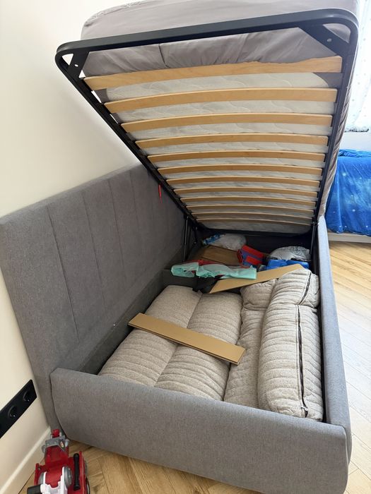 Продам кровать 80*200  с матрасом