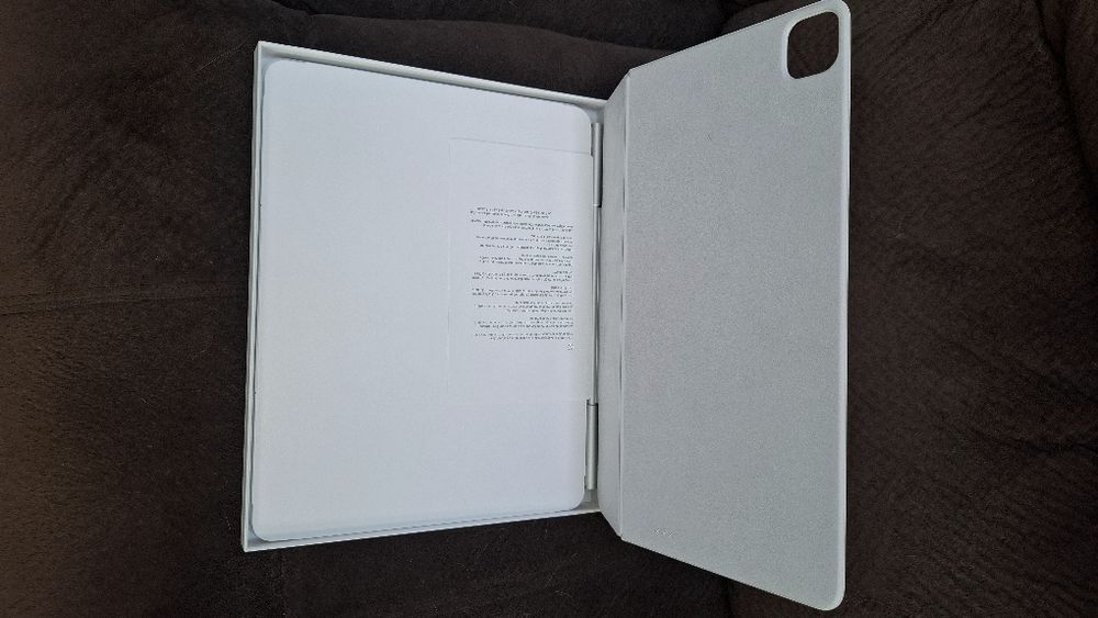 Tatsatura apple noua, desigilata