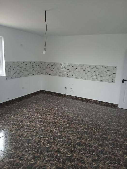 Vănd casă la cheie pe parter in Balș  str.Cireșului