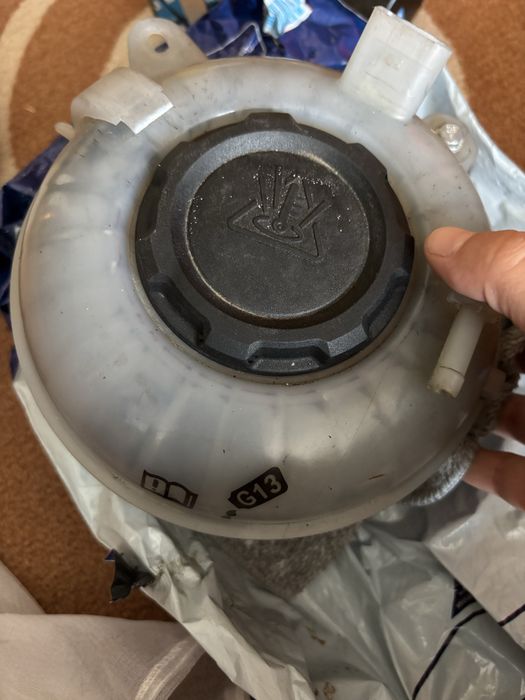 Казанче за антифриз vw оригинален