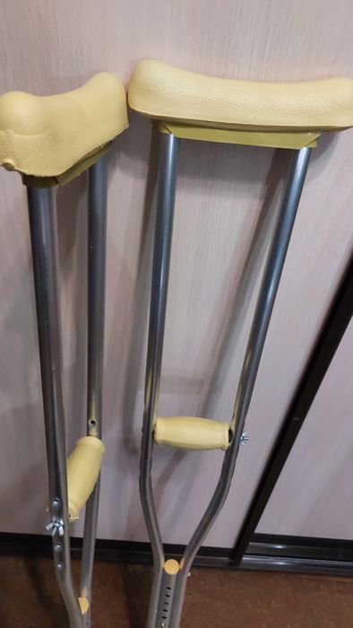 Продам костыли за 10 000т