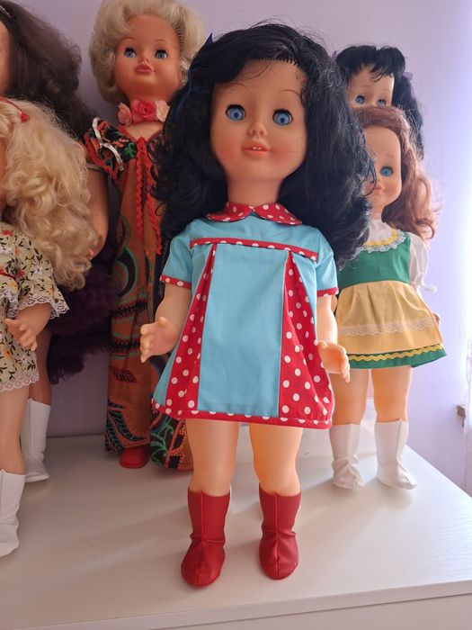 Camelia,o păpușă veche aradenca.