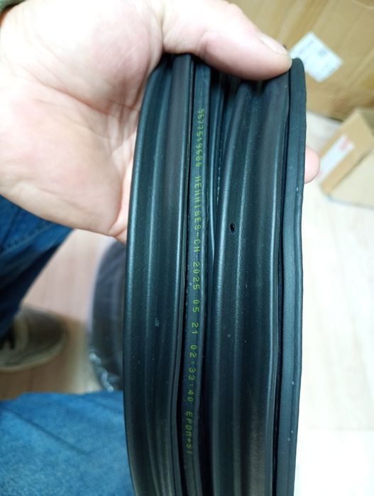 Резиновые уплотнители дверей на Ауди а6с5