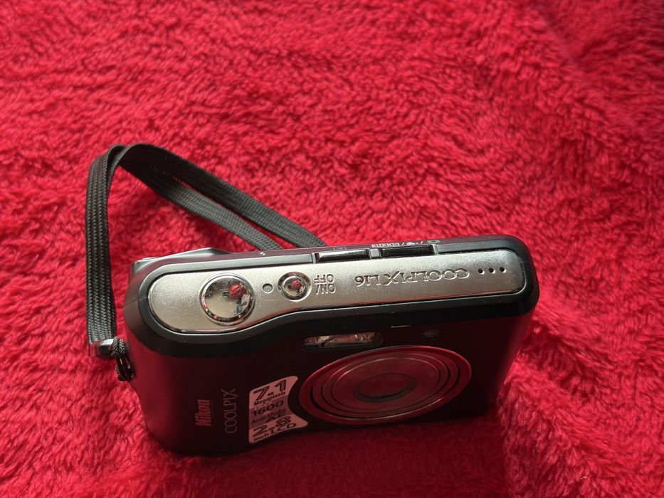 Aparat foto Nikon cu probleme la obiectiv