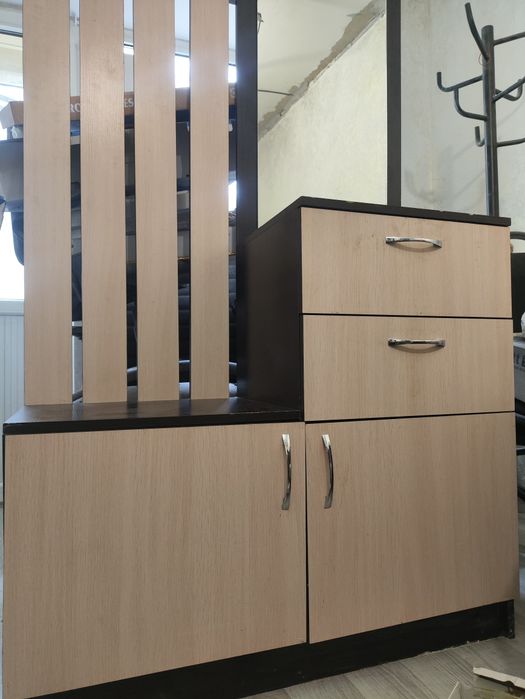 Продам комод в прихожую.