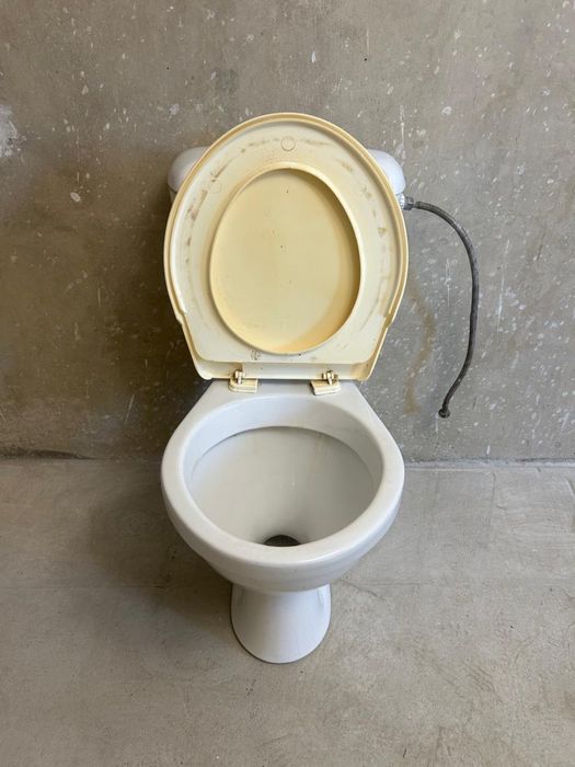 Продам унитаз с бочком!