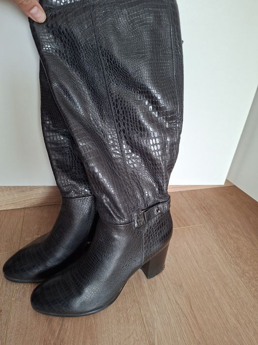 Продам женские сапоги