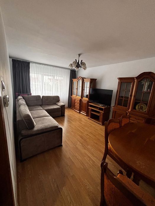 inchirez apartament zona piata mare