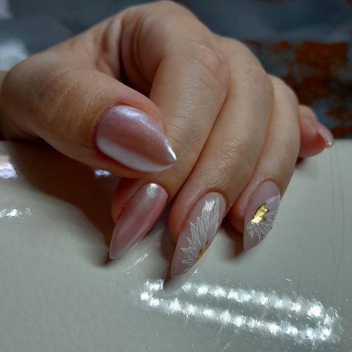 Маникюр и наращивание ногтей