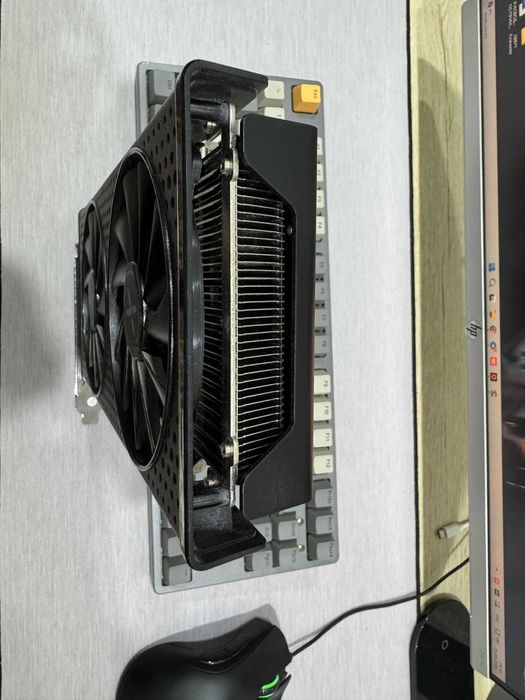 Продам видеокарту XFX RX 6600 XT 8GB