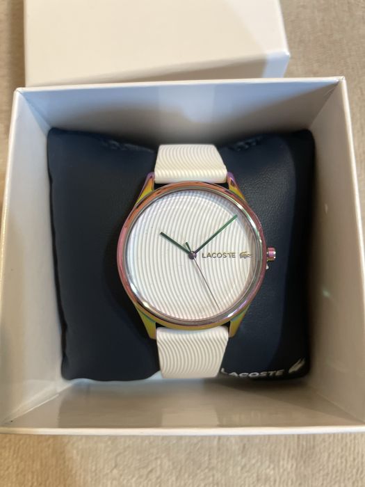 Дамски бял часовник с кожена каишка