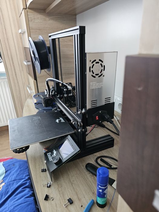 Imprimantă 3D Ender 3+ 1 rolă filament full și 2  role parțiale
