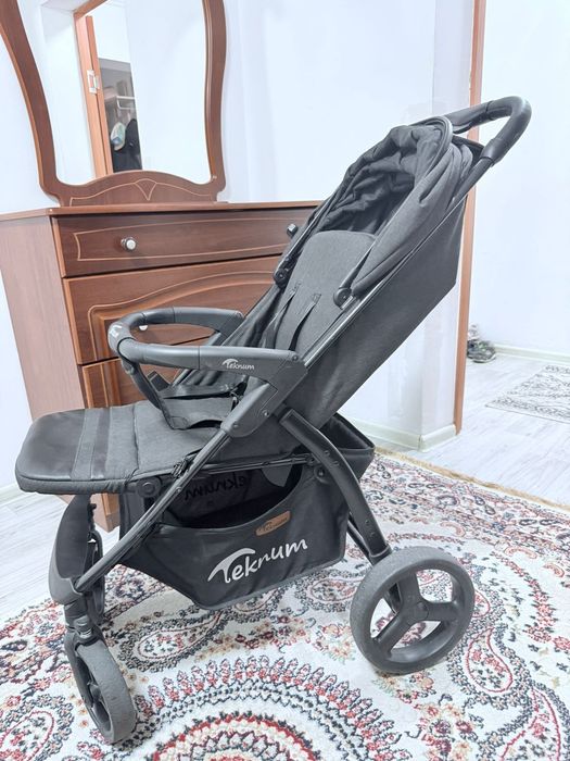 Коляска Teknum  чёрного цвета