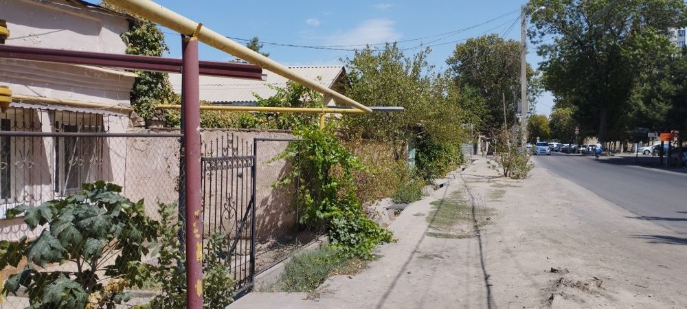 Yashnobod tumani Boku ko'chasi birinchi qatorda uy sotiladi.