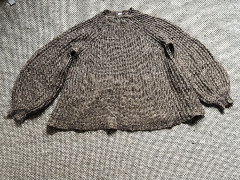 Pulover cu lana si fir metalic auriu