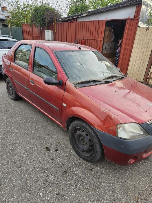 Vând mașina pentru piese