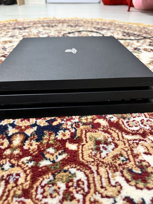 Vand Ps4 Pro in stare perfecta
