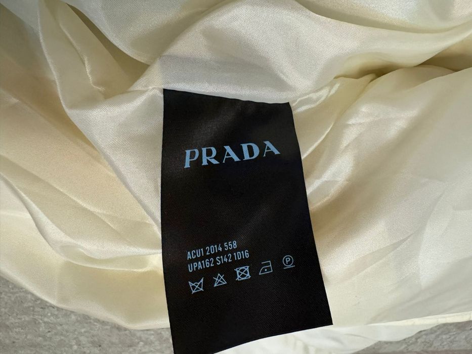 Geacă albă Prada nepurtată