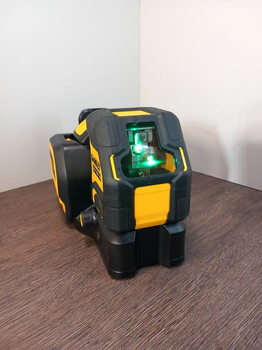 Vând nivelă Laser Dewalt DCE088G18
