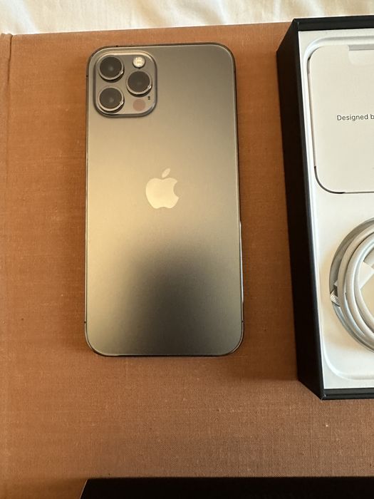 Vand Iphone 12 Pro la cutie