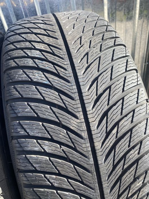 245/45/18 Мишелин Зимни