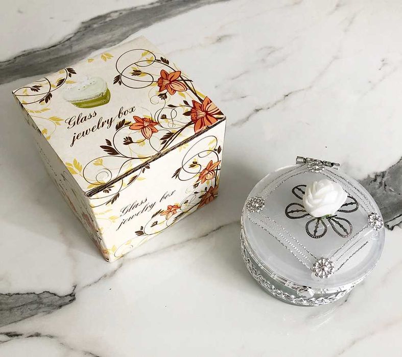 Стъклена кутия за бижута