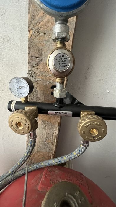 Vând kit complet de 3 butelii a câte 80 de litrii pentru centrală