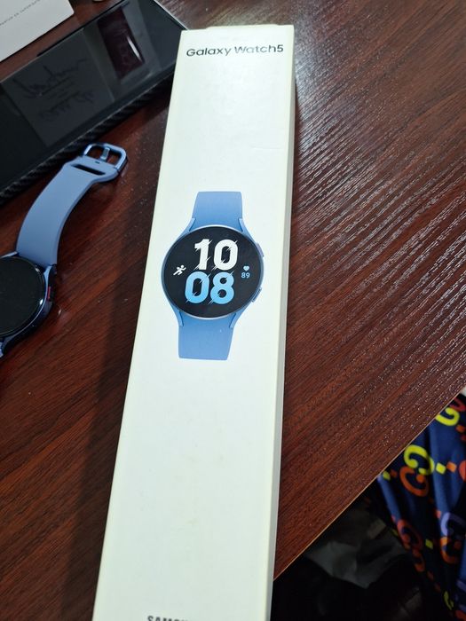 Samsung galaxy smart wach 5 aqilli soat srochna sotiladi holati yangi