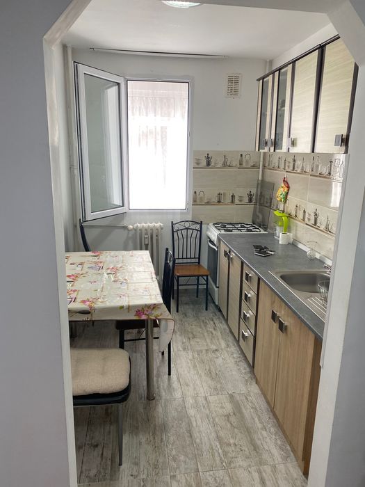 Închiriez apartament