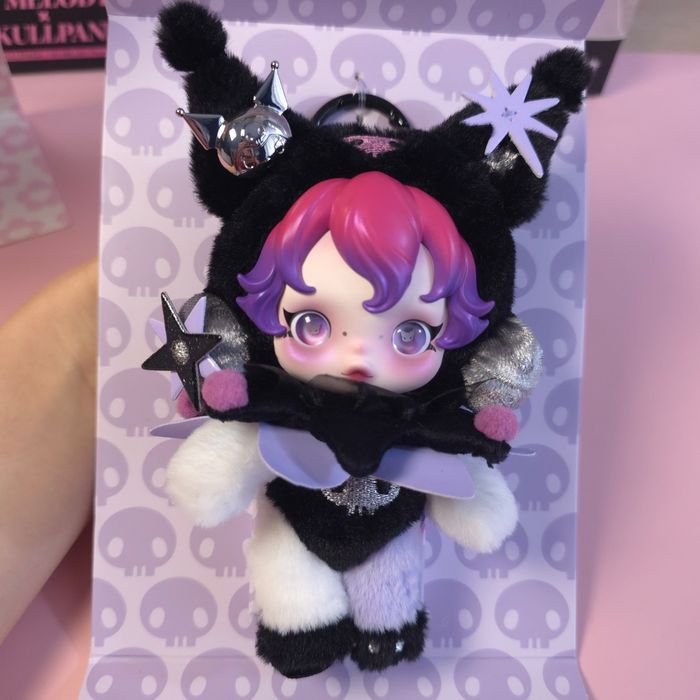 Оригинал Popmart Куроми Sanrio x Skullpanda брелок blindbox
