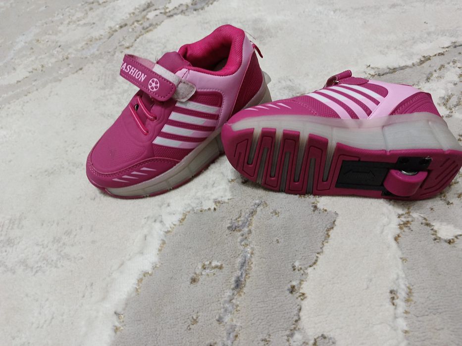 Ролик кросовка светящиеся