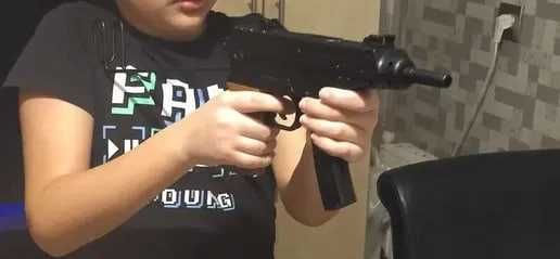 Пистолет-пулемет «Скорпион» (пластик, игрушка)