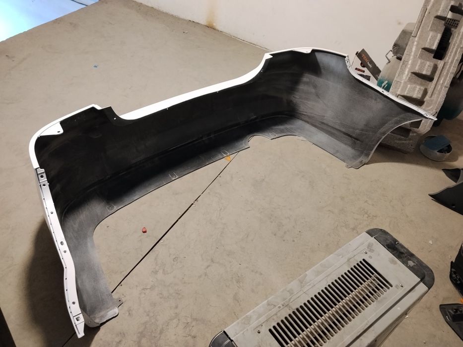 Cobeld oldi va orqa banfer bor tayyor oq rang va mokri onix oraqa