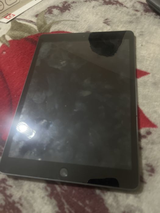 Vand ipad in stare buna